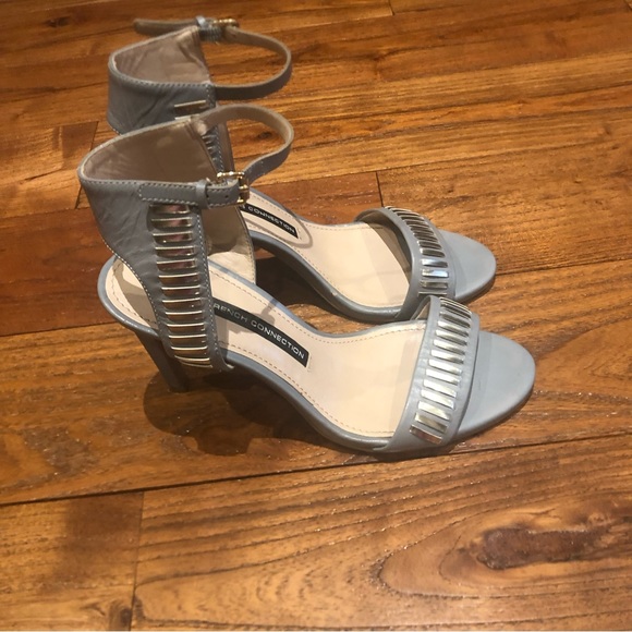 French connection studded high heel sandals size 7 grey/silver grommet details - Picture 3 of 15